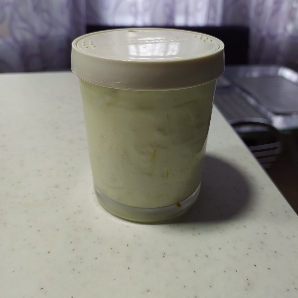 Готовый продукт. Видны неоднородности, вызванные наличием сыворотки. Фото автора.