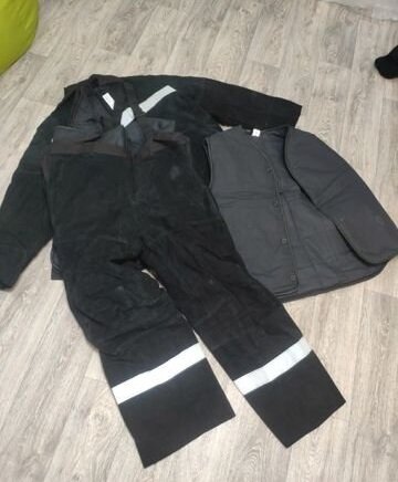 Оставил на память фото своей старой рабочей одежды, как раз тот самый день) 