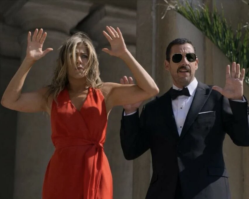 Комедия, детектив. США. Режиссёр: Кайл Ньюачек. В главных ролях: Дженнифер Энистон, Адам Сэндлер, Люк Эванс.