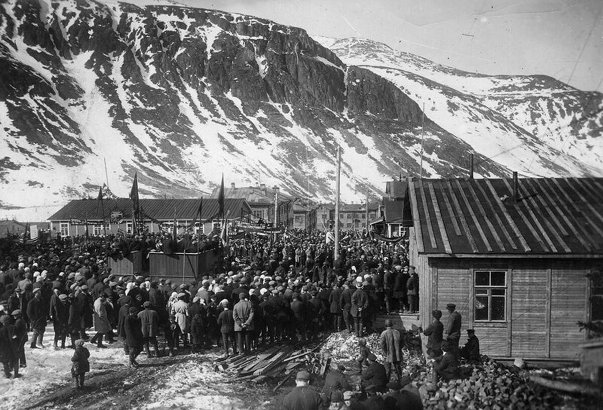 Место ссылки. Спецпереселенцы Хибиногорск. Спецпереселенцы в Хибинах 1929 год. Спецпереселенцы 1930 годы. Спецпереселенцы в Казахстане.