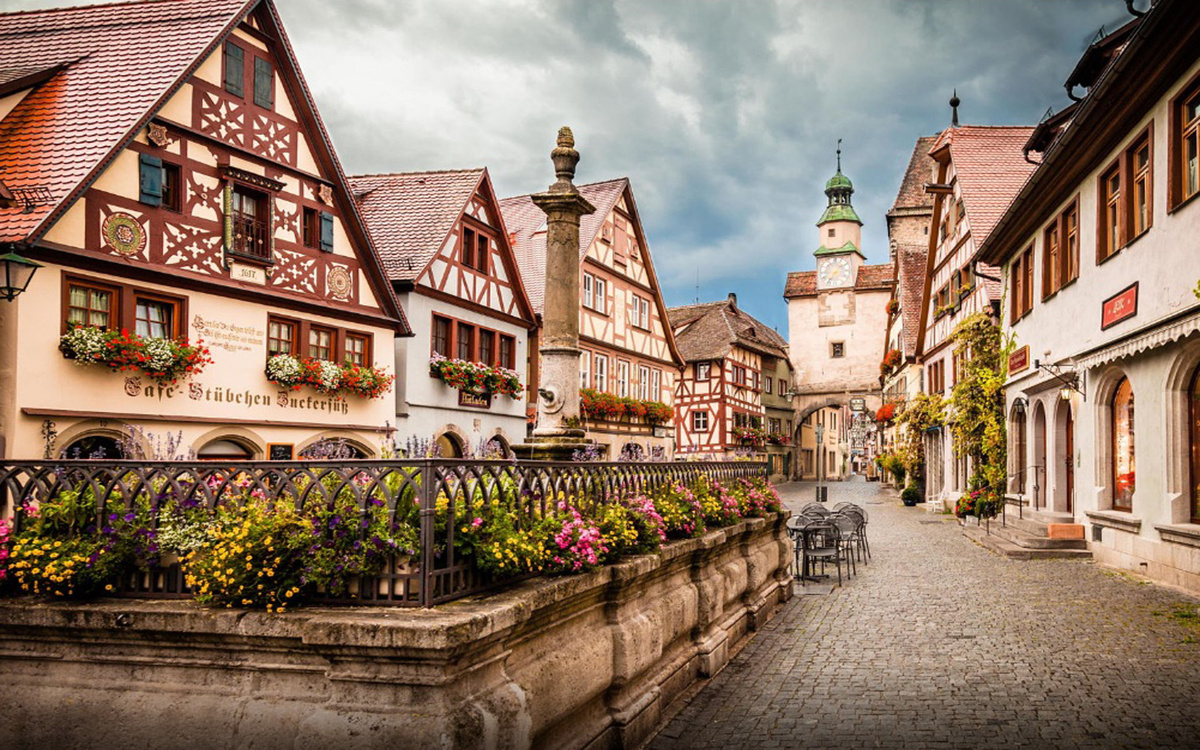 Источник фото: https://www.wallpapers13.com/wp-content/uploads/2016/06/Wonderful-little-town-in-Germany-Rothenburg-ob-der-Tauber-full-HD-Wallpapers.jpg
