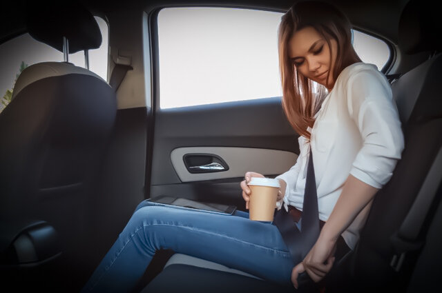 Пристегнутый пассажир в машине |