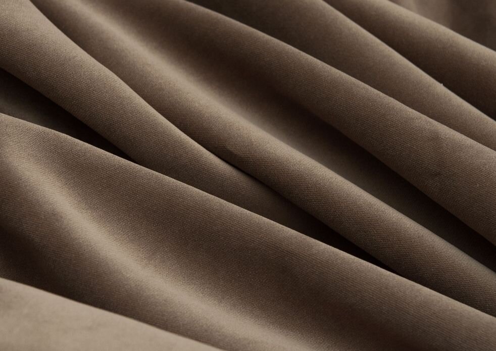 Ткань может состоять из разнообразных материалов, но чаще всего для её изготовления, используются натуральные шёлковые, шерстяные или хлопковые волокна.