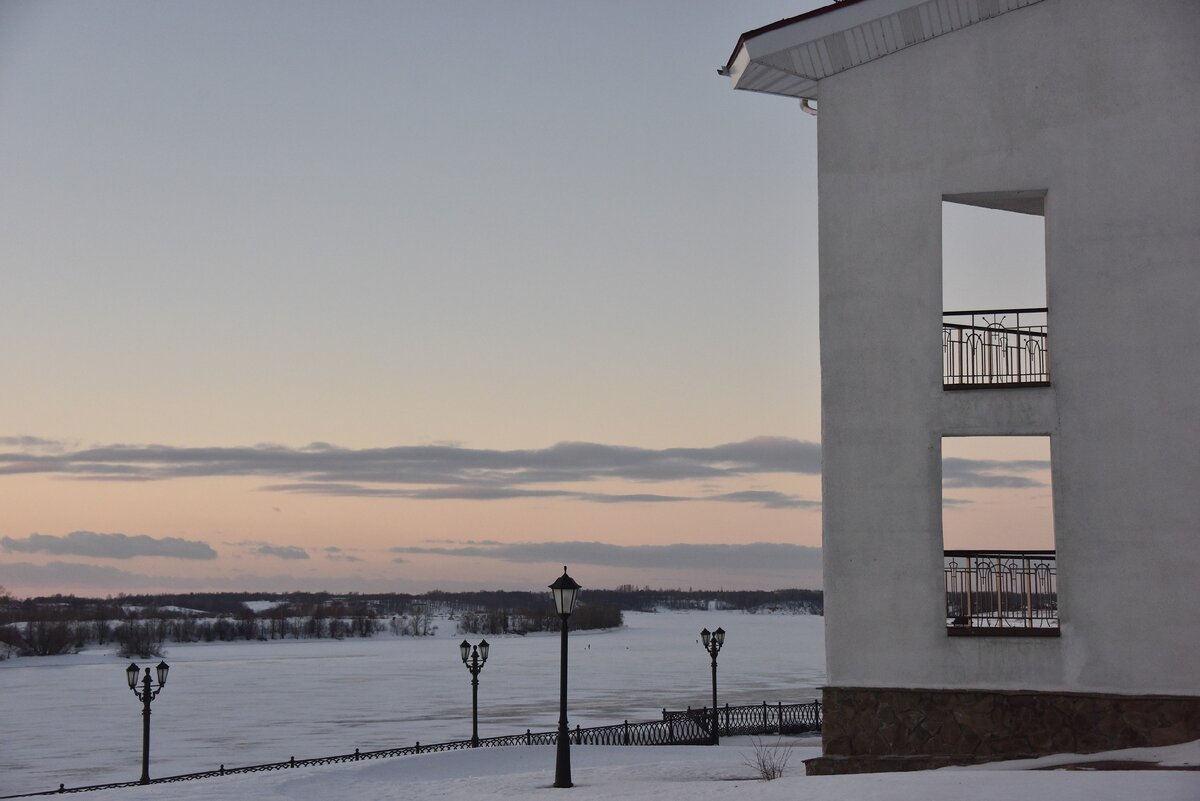 Это зимний вид из моего любимого "Туриста" - теперь уже "Азимута"