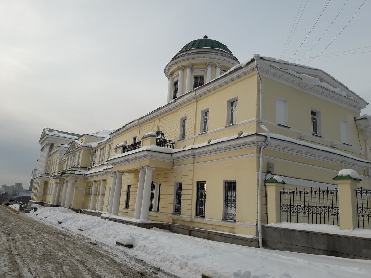 Усадьбу Расторгуевых-Харитоновых начали строить одновременно с Вознесенской церковью. Фото автора.