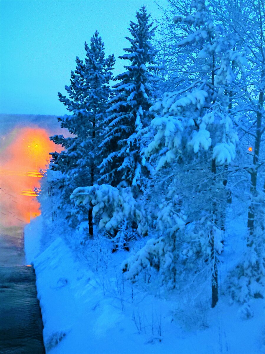 Островок чудес около плотины.