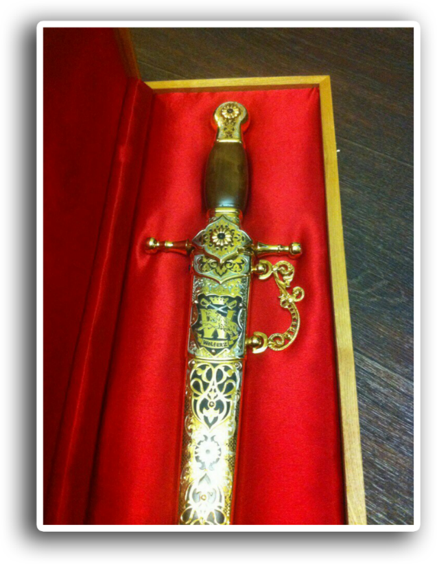 На фото фамилиный  клинок “WOLFERZ”