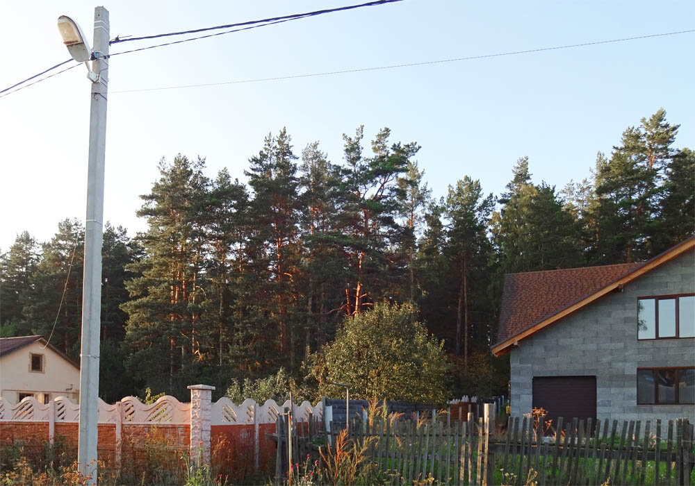 Вот от этого столба и будет запитан наш дом.