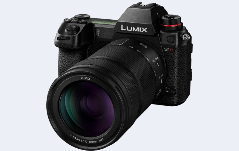 Объектив Lumix S 70-300mm f/4.5-5.6 Macro O.I.S. на камере Panasonic S1R