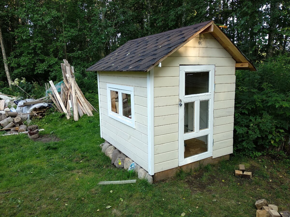 Фото автора: домик в процессе отделки.