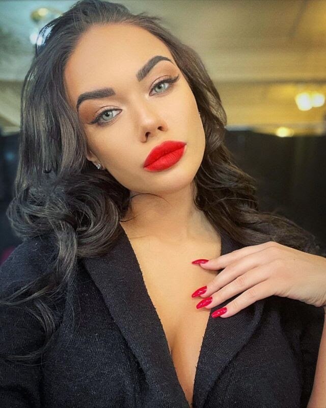 yana_koshkina_official / instagram