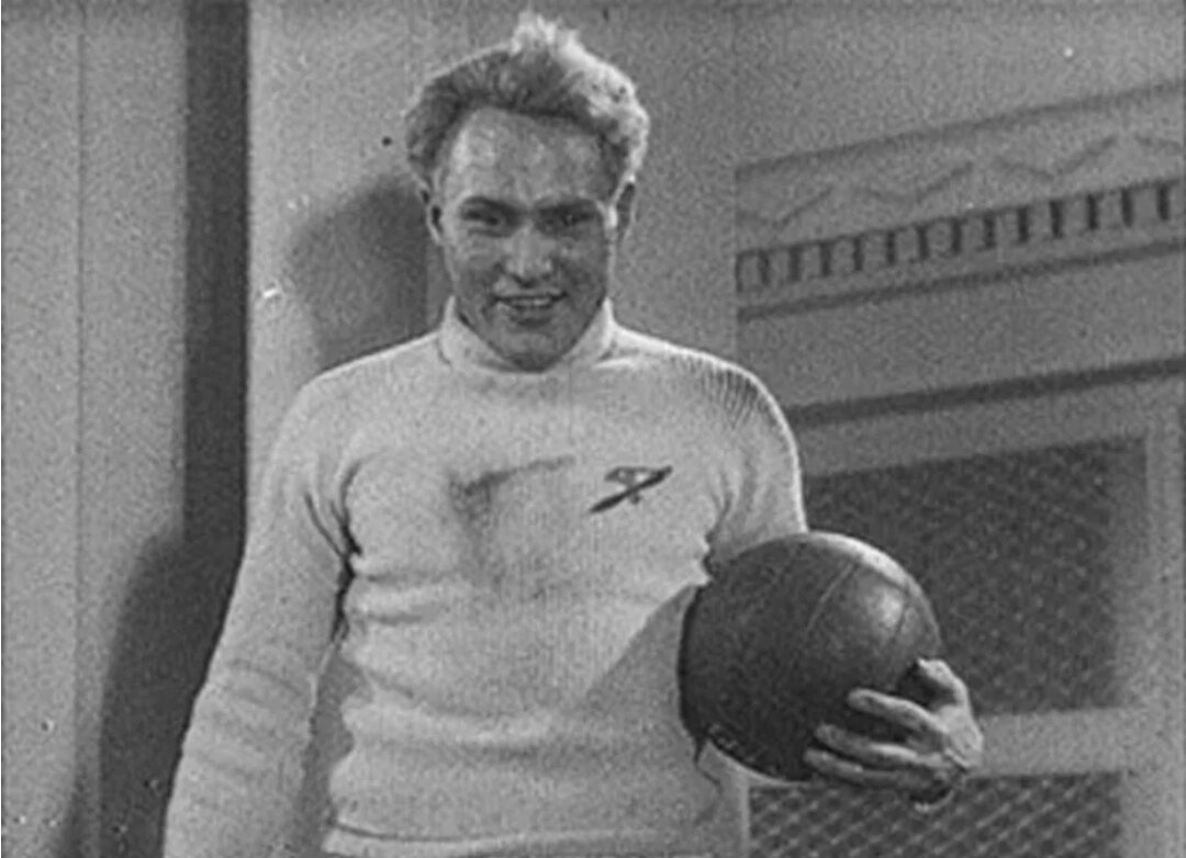 Григорий Плужник в роли Антона Кпндидова. Фильм "Вратарь". Киностудия "Ленфильм