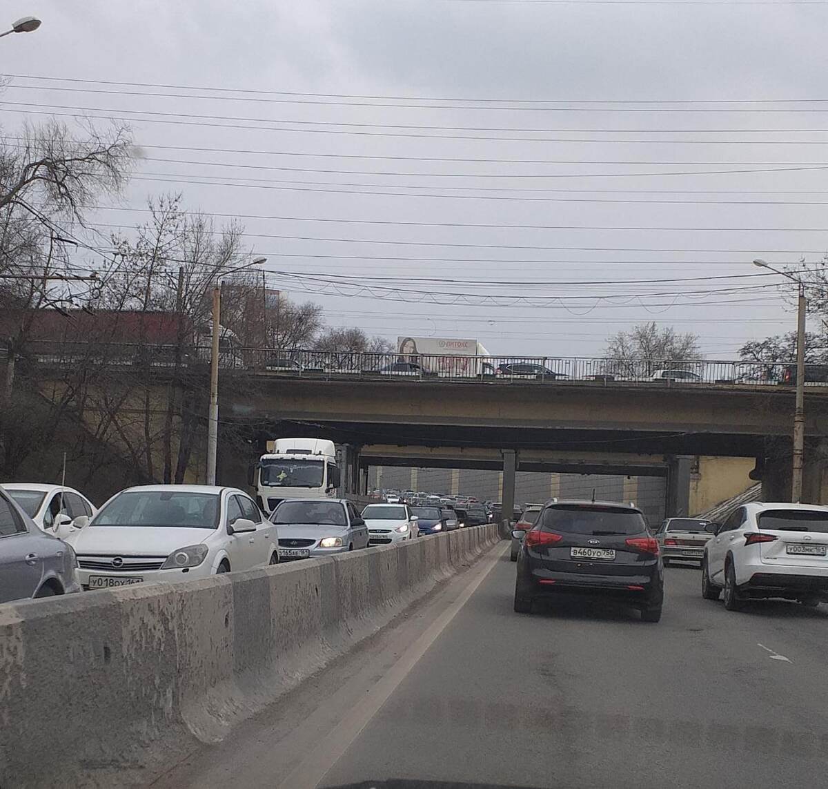 А вот и причина долгой дороги. Пробки😱