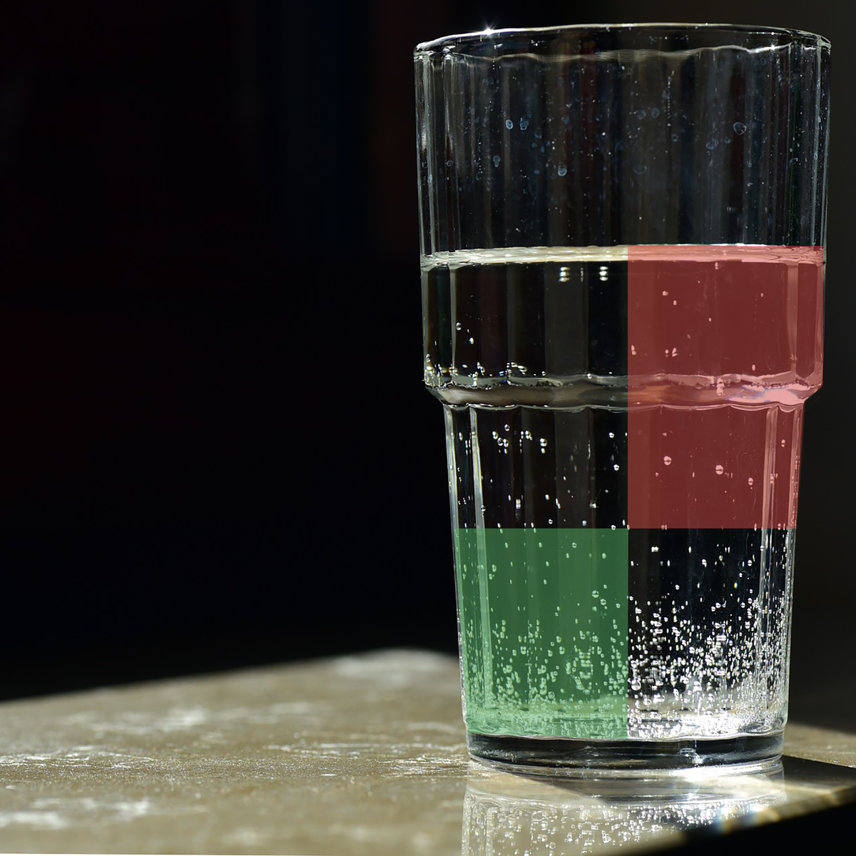 Биржа — это аукцион, на котором встречаются покупатель и продавец. Один хочет продать по наилучшей цене, а другой, соответственно, купить с максимальной выгодой. Все лимитные заявки попадают в биржевой стакан. А если вы хотите купить что-то по рыночной цене, биржа исполнит сделку на основе цен из стакана. То есть инвестору в любом случае полезно знать принцип работы биржевого стакана. 
Что такое биржевой стакан и как он работает?
Стакан — это, по сути, таблица всех заявок на покупку и продажу. Биржа ежесекундно собирает тысячи заявок от всех участников и сводит их между собой в едином месте. Заявки на продажу в стакане отмечены красным цветом, а на покупку зелёным. Цены на продажу расположены от наименьшей к наибольшей, а на покупку — наоборот.

Вот как биржа использует стакан:
Допустим, вы хотите купить 200 акций по рыночной цене. Биржа автоматически соберёт все доступные заявки из стакана. Но проблема в том, что ей надо найти продавца, который в этот момент тоже продаёт 200 акций. Если такого продавца нет, то биржа «размазывает» вашу заявку: 30 акций она возьмёт по одной цене, 20 по другой, ещё 10 по другой. И так до тех пор, пока все 200 акций не будут выкуплены.
Если же вы хотите продать бумаги по лимитной цене, то ваша заявка попадёт в биржевой стакан. И будет висеть там до тех пор, пока кто-то не выкупит весь объём. Биржевой стакан вы можете найти в приложении брокера, либо в специальном торговом терминале, например, QUIK. Но где бы вы не смотрели, данные везде будут одинаковы.

Нужен ли биржевой стакан долгосрочному инвестору
Биржевым стаканом в основном пользуются трейдеры, когда покупают что-либо или продают. Они анализируют стакан, читают его, выискивают закономерности. 
Долгосрочный инвестор может использовать биржевой стакан для оценки отношения инвесторов к той или иной акции. Например, если много заявок на продажу акции, то это повод задуматься, что не так с ней. В этом случае стоит изучить компанию и новостной фон вокруг неё. Возможно, цена пойдёт вниз. 

#Акции #Облигации #Биржа #ETF #Инвестиции #ценныебумаги #дивиденды #Инвестор
