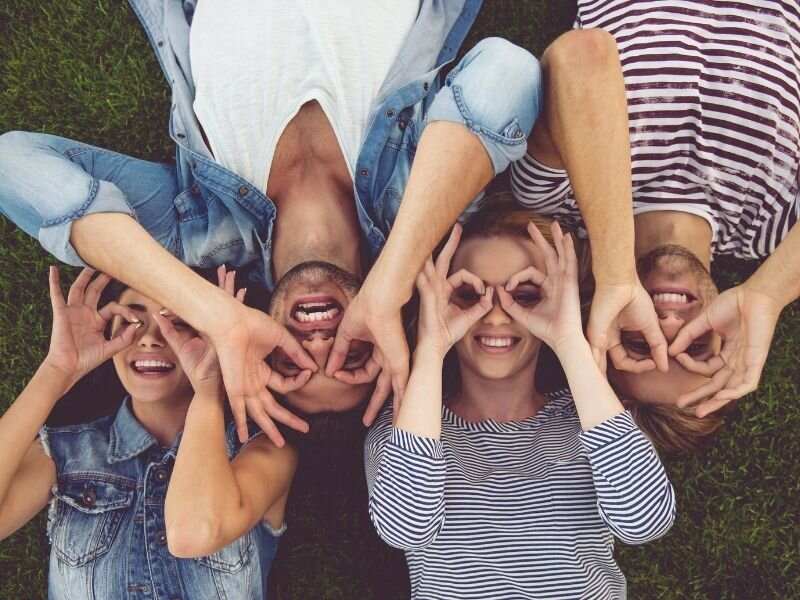 Чем больше общаешься с другими людьми, тем меньше страдаешь от того, что кто-то на тебя в обиде.
