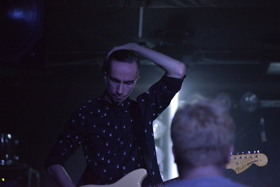     Свою музыку хабаровчанин описывает как «безумный микс из искаженных и перегруженных мелодий». Фото:социальные сети, предоставлено героем публикации