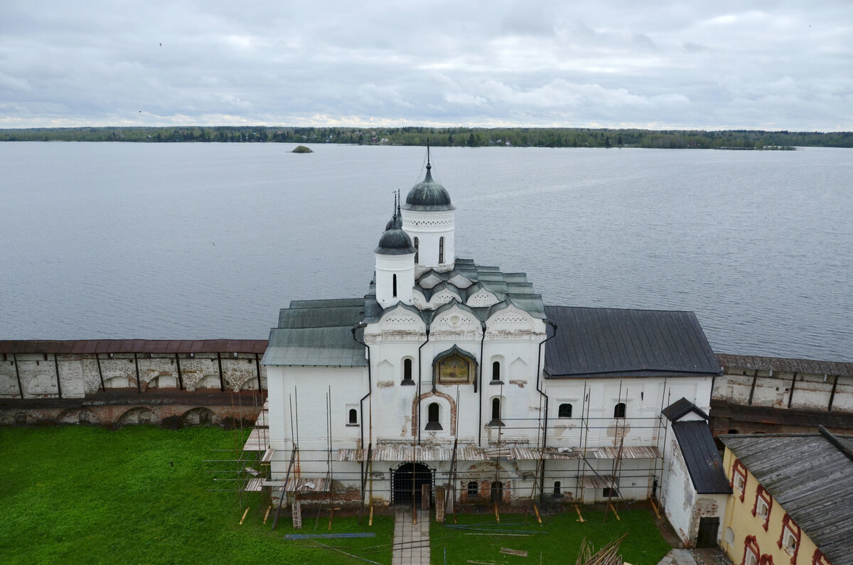 Маленький городок в Вологодской области с самым большим монастырем в  России: как выглядит и чем интересен Кириллов | Путешествия по городам и  весям | Дзен