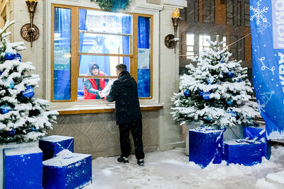    «Москва помогает» © Оргкомитет цикла городских уличных мероприятий «Московские сезоны»