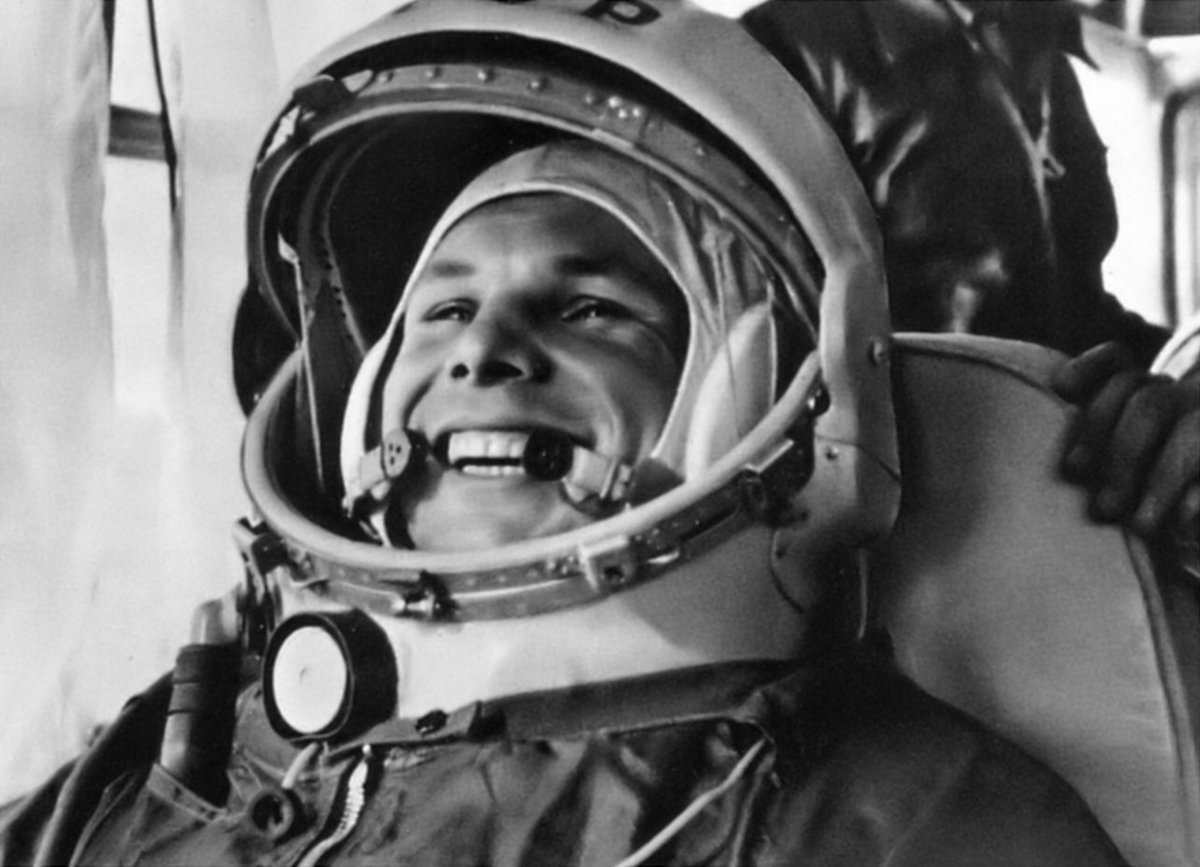 12 апреля 1961 год. На корабле «Восток» лётчик-космонавт СССР Юрий Алексеевич Гагарин совершил первый в мире пилотируемый полёт в космическое пространство. Фото из доступных источников интернета.