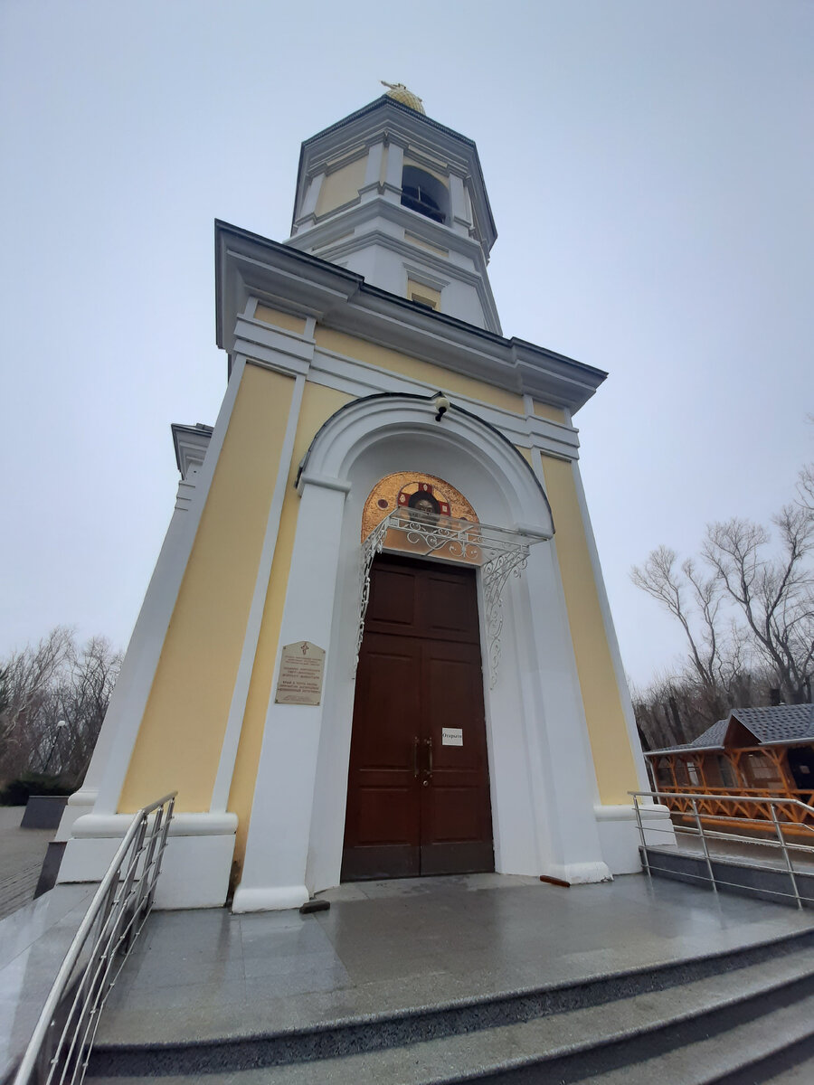 Храм иконы Божьей Матери "Живоносный источник" в с. Петровка (фото автора).