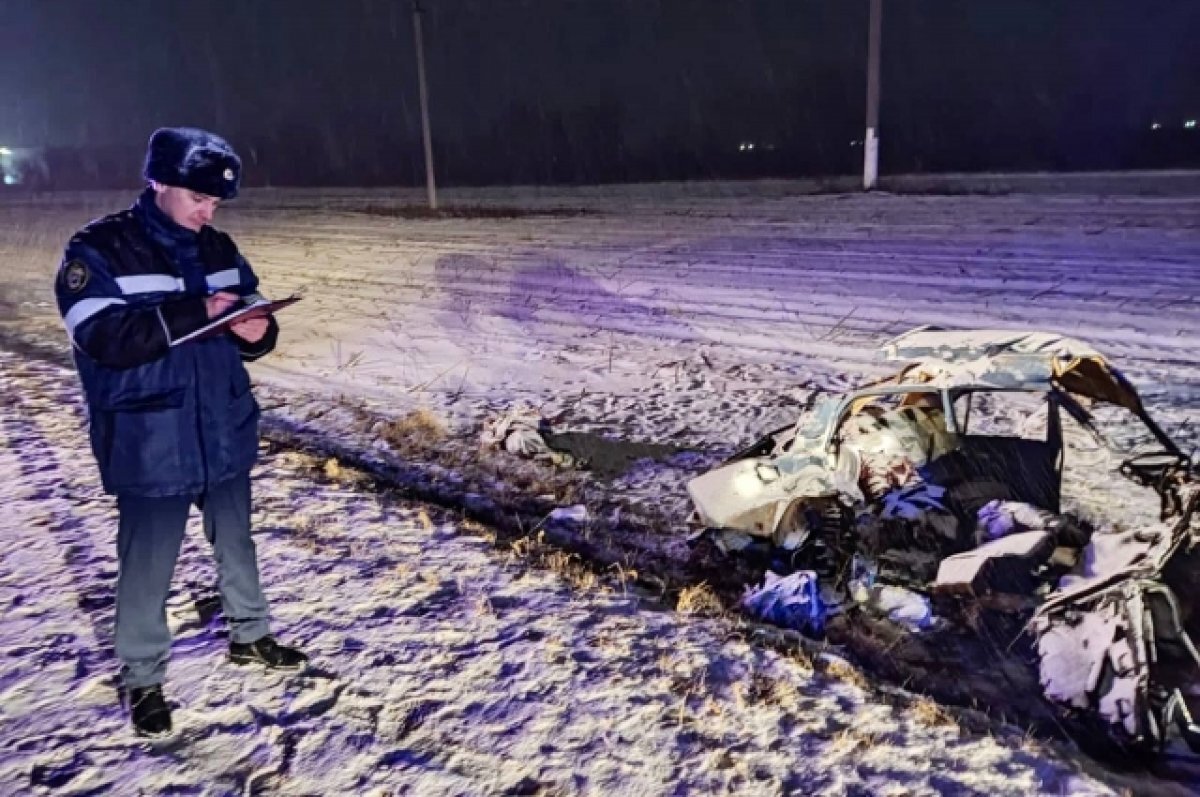    В Саратовской области из-за лопнувшего колеса авто погибли четыре человека