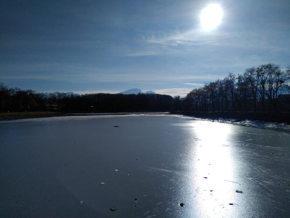 Тепло уже несколько дней, но лед пока держится
