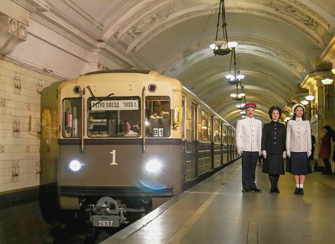 Какие уникальные составы можно встретить в столичном метро?