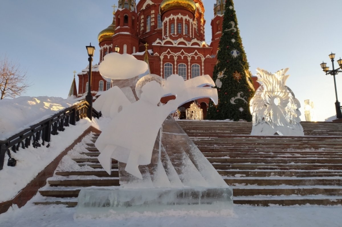    Мастера ледяных дел. В Ижевске проходит фестиваль ангелов и архангелов