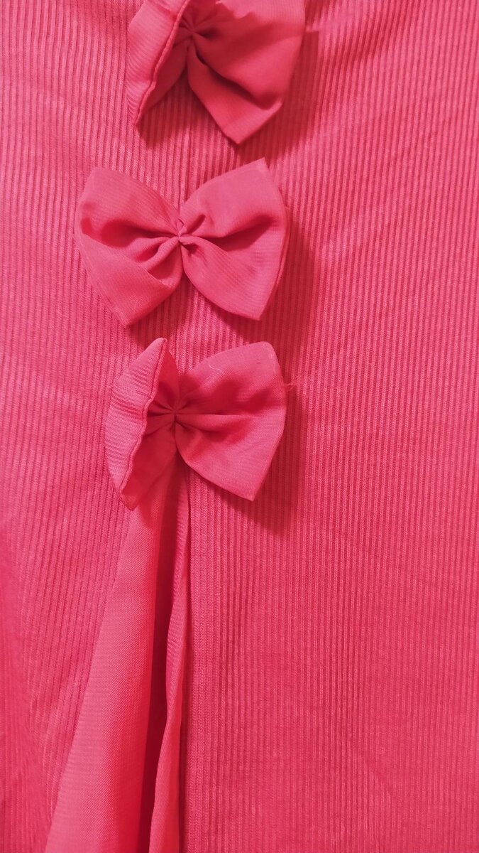 Блузка красная с бантиками на спине, свободного покроя