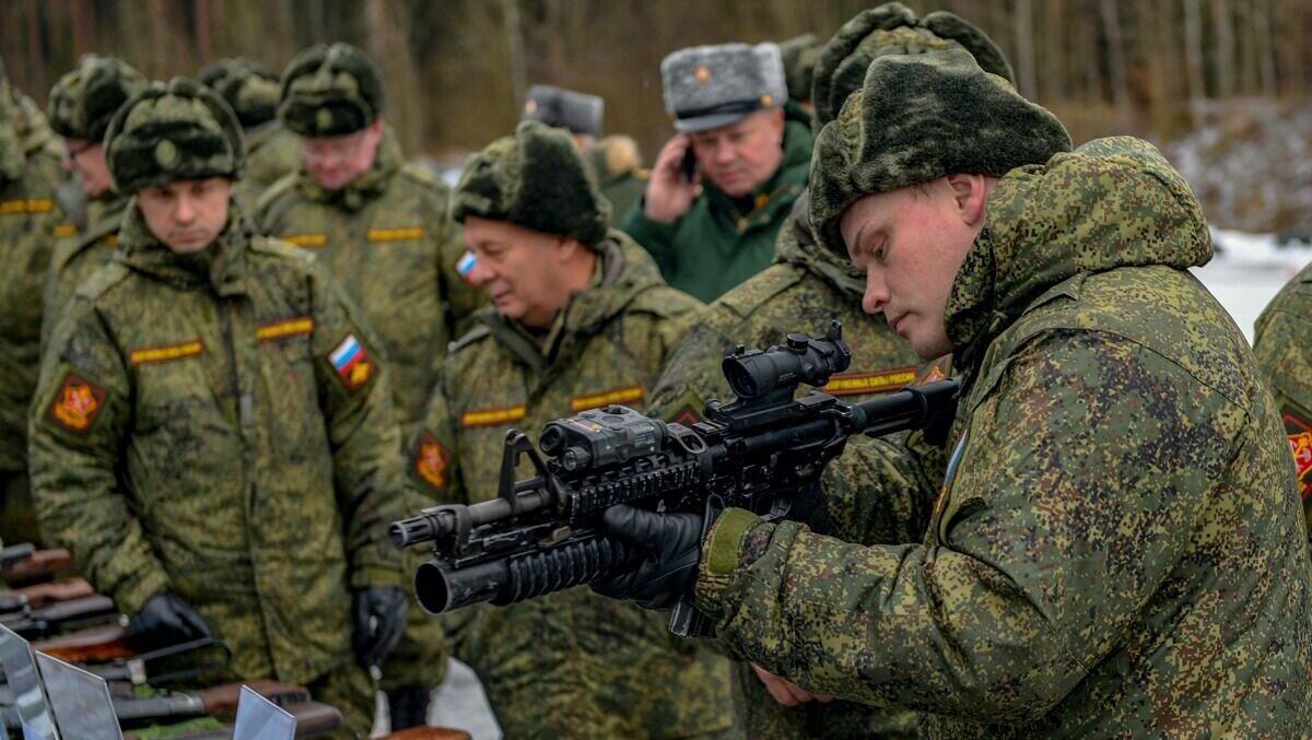     В Ростовской области жители все чаще смотрят в небо в поисках инверсионных следов после сообщений о мобилизации, пока на Дону продолжают закрываться предприятия бизнеса.