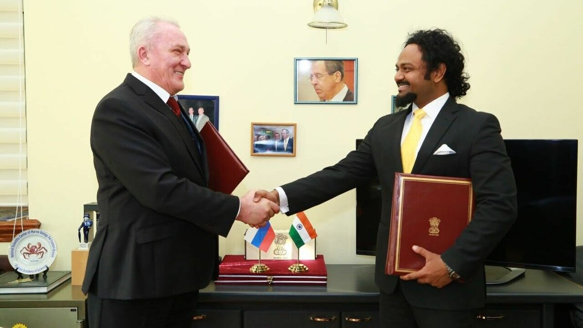 Генеральный консул индии. Кумар гаурав генеральный консул санкт-петербург. Генконсул индии во владивостоке. Деловая встреча в индии. Кумар гаурав.