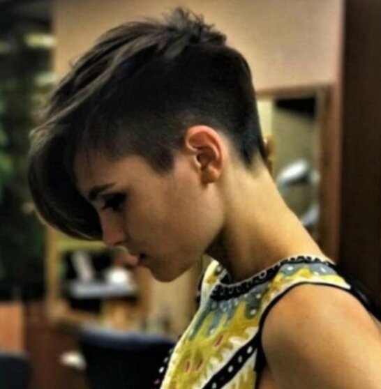 Та самая стрижка, ныне известная, как "Андеркат женский" (на фото британская актриса Эмма Уотсон)