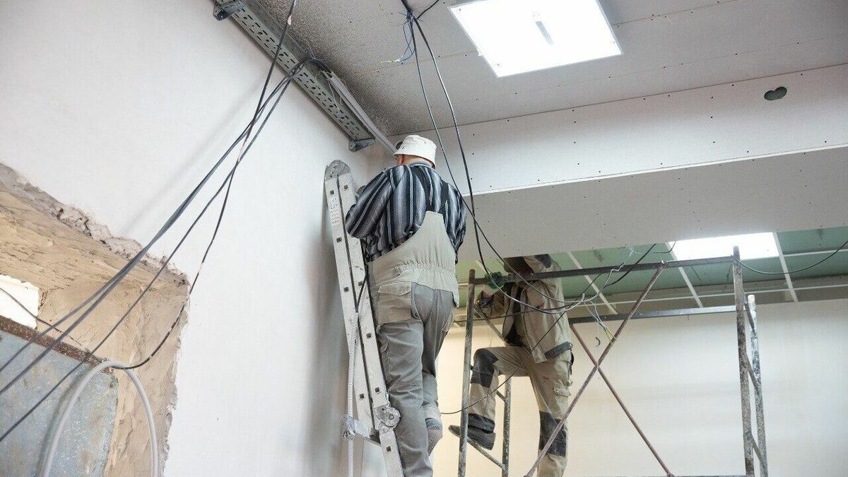     Из-за сложной экономической ситуации на Ставрополье втрое снизили число многоэтажек, входящих в график капремонтов, сообщает корреспондент NewsTracker.