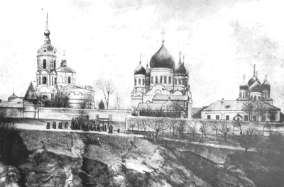 Слева направо: церковь Иоанна Крестителя, Тихвинский собор и Троицкий храм.