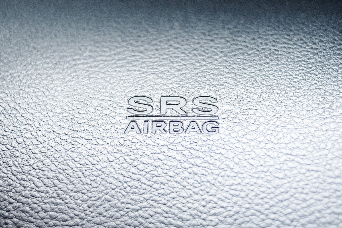 Штамп SRS Airbag на оригинальной инструментальной панели