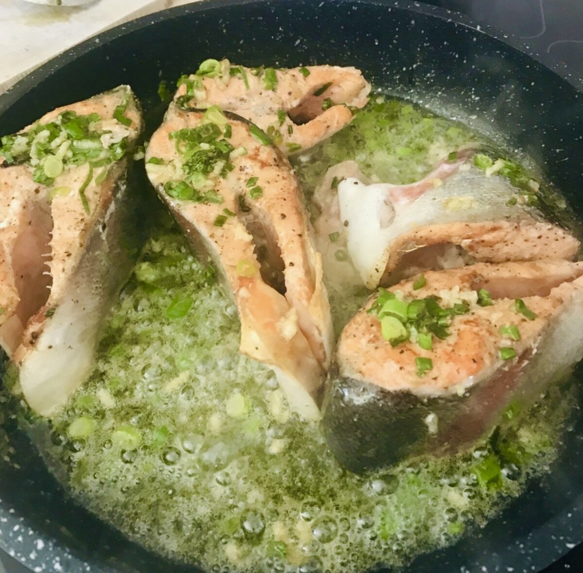 Как сварить форель вкусно. Армянский рецепт приготовления форели свареной. можно ли на филе форели сварить бульон.
