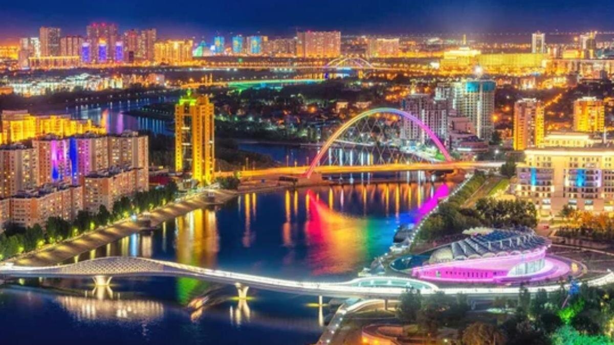    Город на берегах реки, мосты:Depositphotos