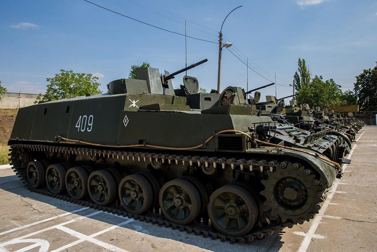 Бтрг. БТР-112 бронетранспортёр. БТР-112 Приднестровье. БТРГ-127 "Шмель". ГМЗ-3 гусеничный минный заградитель.