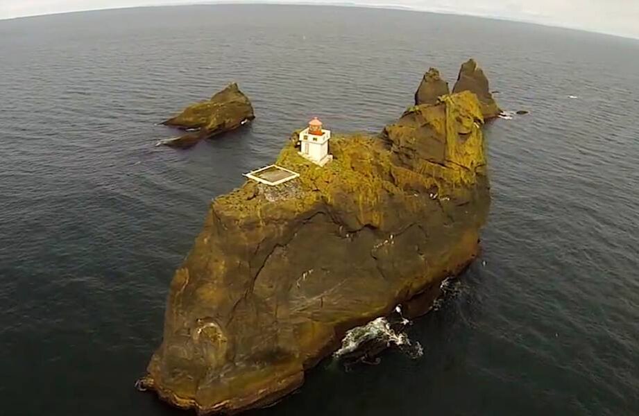 Маяк Тридрангар/ © icelandmag.is 