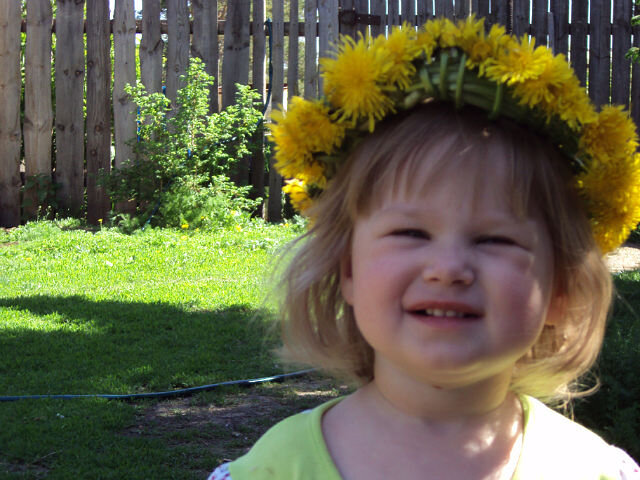 Учиться быть счастливым можно у детей. Они  всегда следуют за радостью.Безусловно!