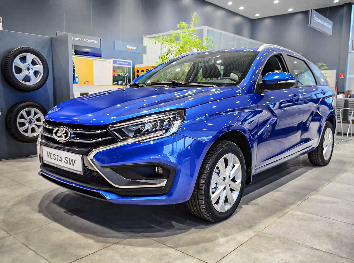 Предсерийная модель Лада Веста пылится в автосалоне с лета