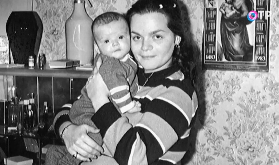    Лариса Долина с дочерьюКадр из видео