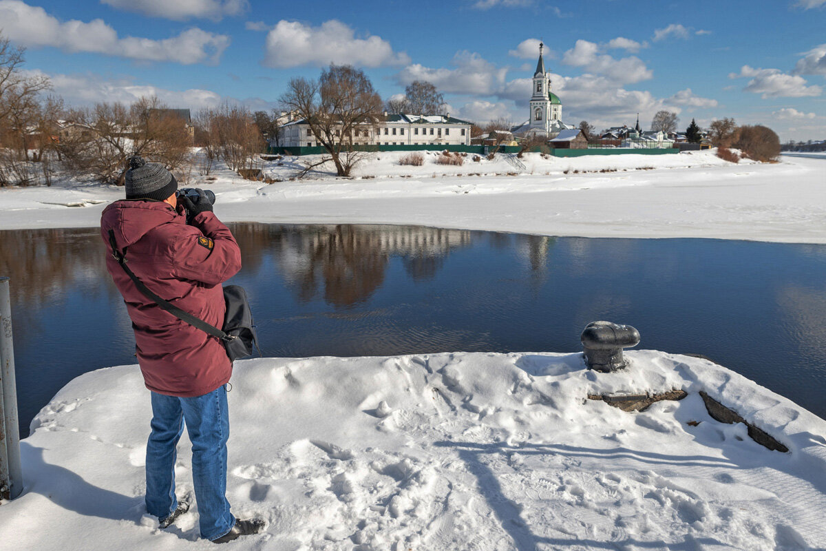 Автор за работой. Фото: Сергей Гудий.