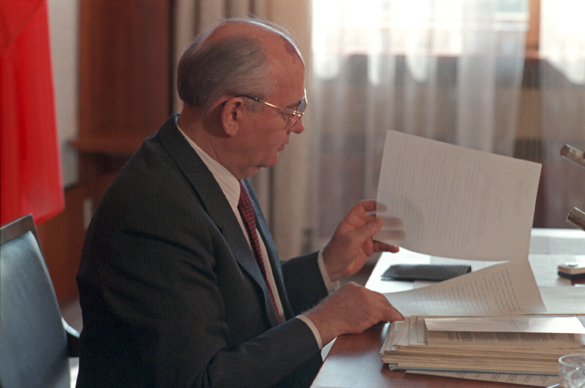 Горбачев и жириновский фото