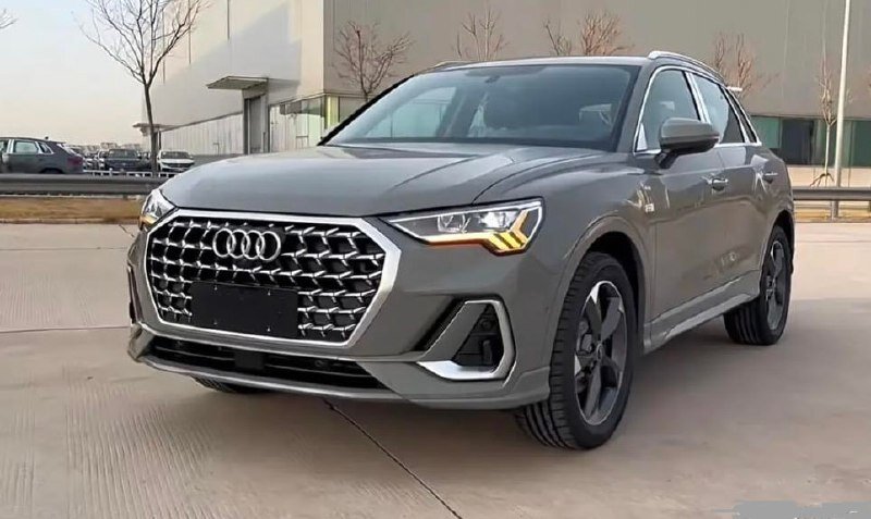 Первые фото рестайлингового кроссовера Audi Q3
