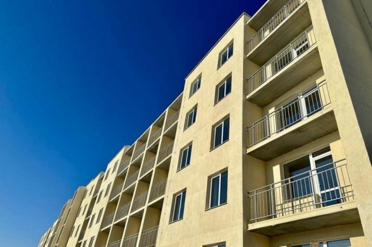    35 детей-сирот получили ключи от квартир в новом доме в Карпинске