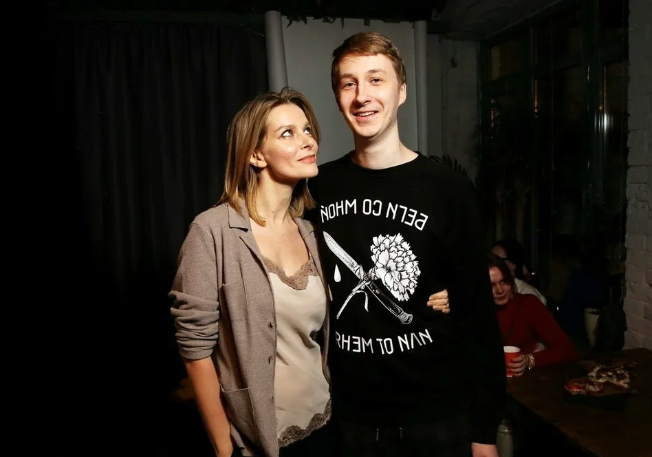  
У известного актёра Сергея Горобченко есть сын, которого ему родила красавица актриса Александра Флоринская. Мальчика зовут Глеб.-4