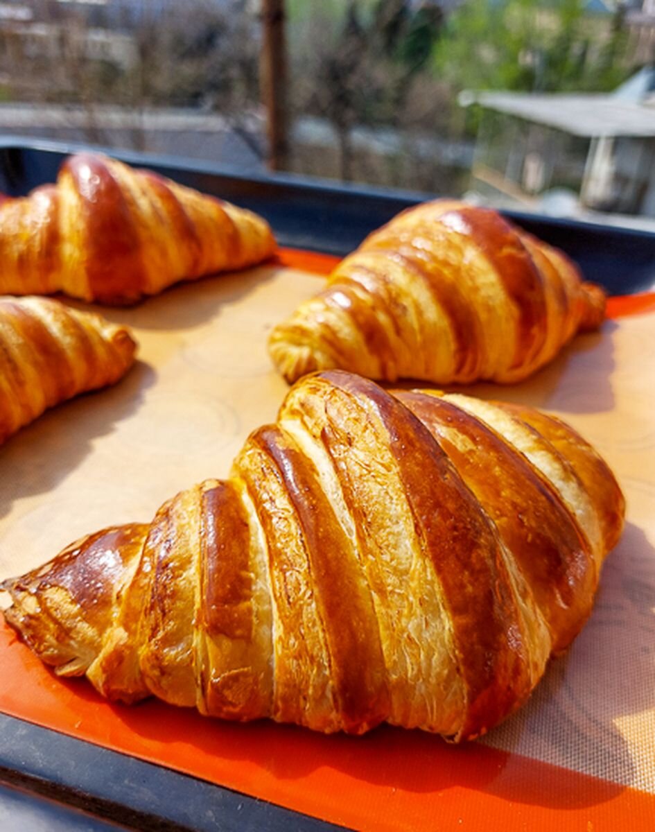     🔒 Круассаны как в пекарне. Подробный гайд по слоеному дрожжевому тесту