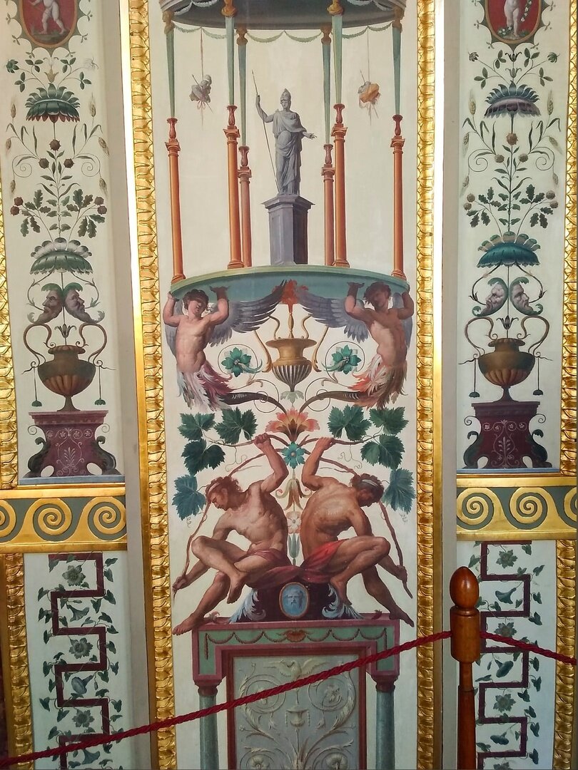 Один из многочисленных холстов в Лоджии Рафаэля.