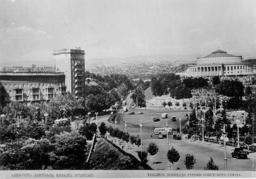 Площадь Героев, здание цирка, начало 60-х гг. Фото из открытых источников